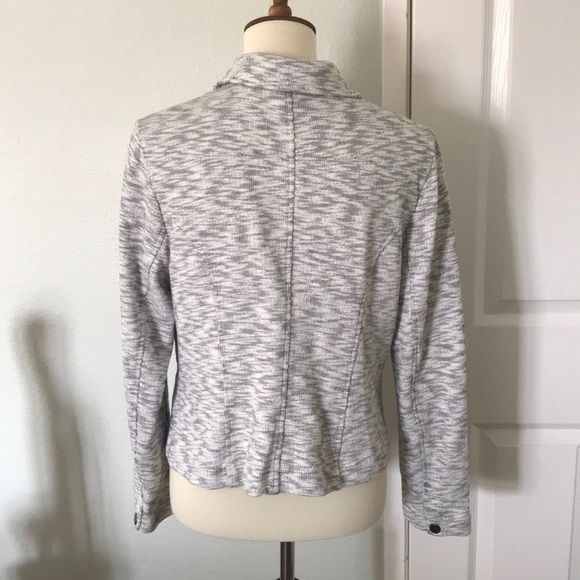 Cabi - Picture 2 of 4